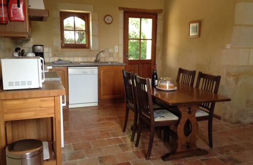 Le-Petit-Pressigny Cottage | Rustic 2 bed self-catering cottage with heated pool & panoramic views.