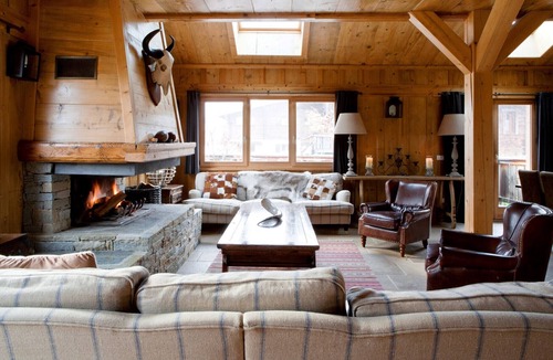 Les Praz-de-Chamonix Ski Chalet | Rustic Chalet with Hot Tub & Sauna