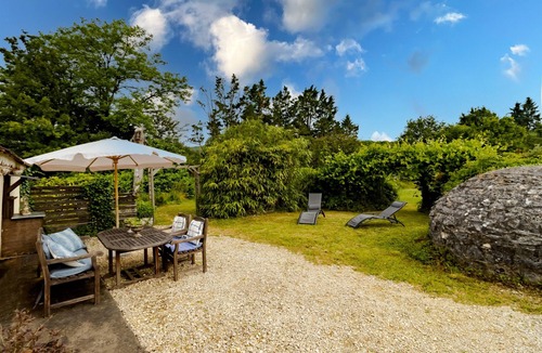 La Boissiere-d’Ans House | Salle de Musique – Holiday Home with Hillside Views and Pool