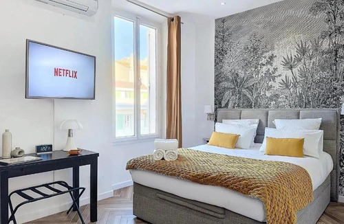 Cannes City Centre Apartment | Seaside Cannes Festival Suite