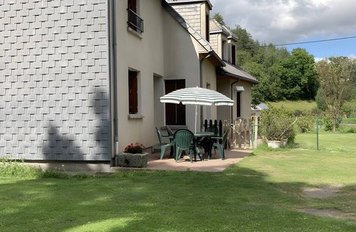 Chambon-sur-Lac House | Semi-detached house with garden, mountain view, private terrace and Wi-Fi