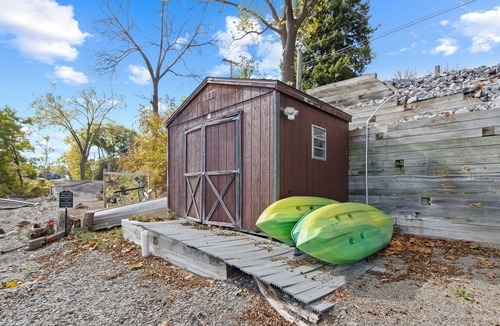 Town of Milo House | Seneca Lakefront | Hot Tub/Movie Theater/16 guest