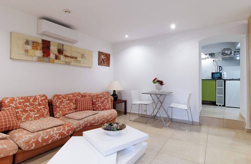 Fabron Apartment | small paradise, villa, pool, 400M Nice beach, the countryside in the city center