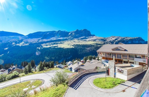 Flaine Apartment | South-facing panoramic mountain view - T2 ski in, Pool & Spa