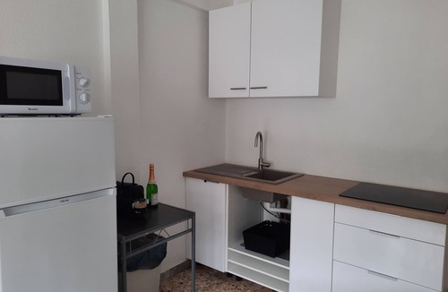 Ventabrun Apartment | Spacious 3-bedroom apartment, near sea/tramway/airport/station