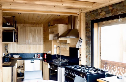 Cognet Ski Chalet | Spacious 3-Bedroom Duplex in Nevada Sports Chalet - Ski-in/Ski-out Alpe d'Huez