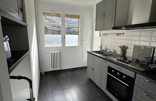 Lodi Apartment | “Spacious 6-Person Apartment” with Balcony, Wi-Fi, and Air Conditioning