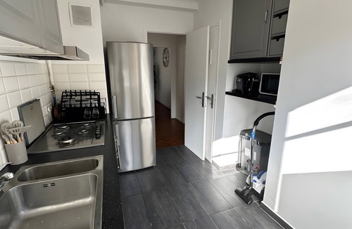 Lodi Apartment | “Spacious 6-Person Apartment” with Balcony, Wi-Fi, and Air Conditioning