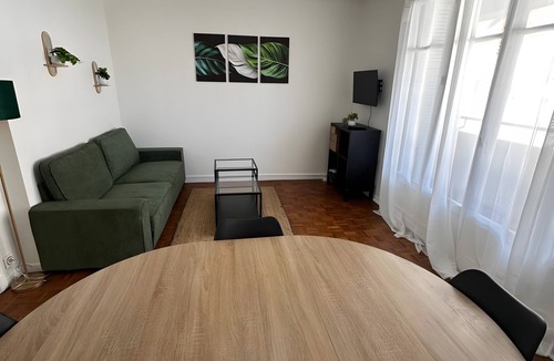 Lodi Apartment | “Spacious 6-Person Apartment” with Balcony, Wi-Fi, and Air Conditioning