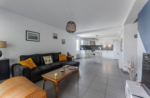 Andernos-les-Bains Apartment | Spacious Apartment with Balcony in Andernos-les-Bains – Comfort and View of the Bay