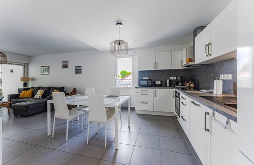 Andernos-les-Bains Apartment | Spacious Apartment with Balcony in Andernos-les-Bains – Comfort and View of the Bay