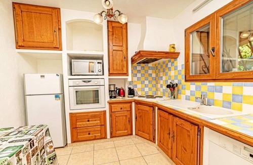 Le Bar-sur-Loup Apartment | Spacious apartment with garden, ideal for families