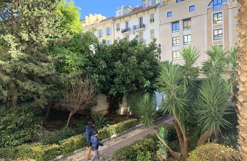 Jean-Medecin Apartment | Spacious charming 2 bedrooms, garden view, golden quarter, 5 min walk to beach