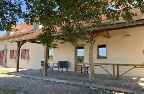 Montbeugny Cottage | Spacious cottage in Montbeugny, sleeps 14, pets allowed