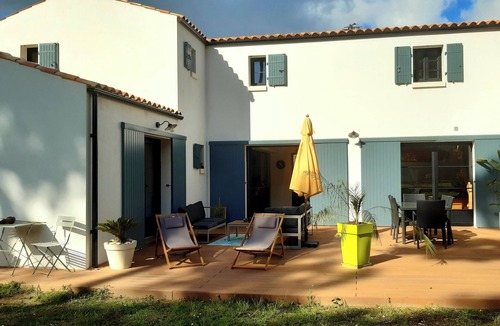Le Grand-Village-Plage House | Spacious house on the edge of the forest and close to the beach.