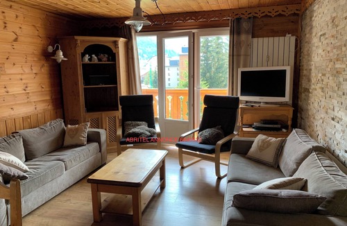 Venosc Apartment | Spacious renovated apartment - 75m², at the foot of the slopes, ideal for families (baby equipment)