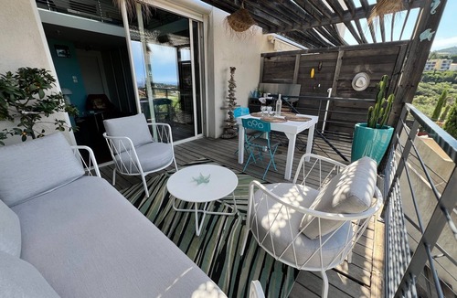 Cassis Apartment | Spacious triplex sea view with terrace and garden 10 minutes from the port beach