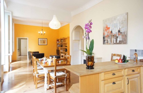 Old Town Apartment | Spacious Two-Bedroom Apartment - Cours Saleya Near Sea
