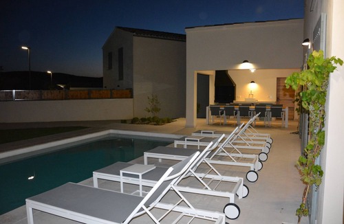 Malaucene Villa | Spacious villa in a modern Provencal style, at the foot of bald mountain Ventoux