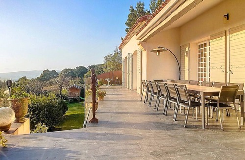 Le Castellet House | Spacious villa with pool and bay views