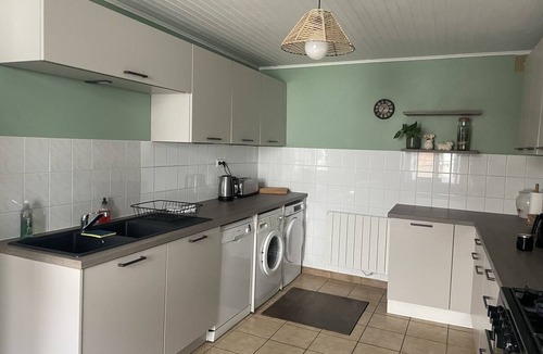 Olby House | Spacious warm L'Abri du Berge suitable for tribes