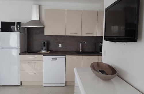 Saint-Aygulf Apartment | St-Aygulf -T2- rdj with terrace, air conditioning, parking, quiet, center 400m, beach 700m