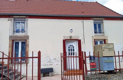 Saint-Leger-des-Vignes Cabin | St. Léger Stop, Prominent Families, Business Travel