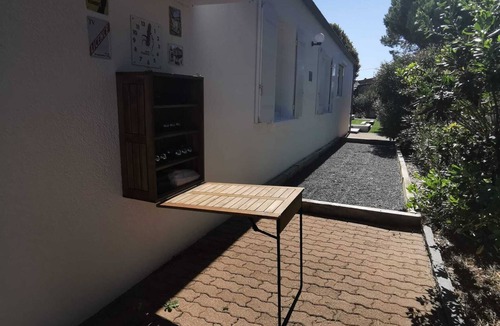 Saint-Palais-sur-Mer House | St palais sur mer, 4* listed house, sleeps 6, garden, heated pool