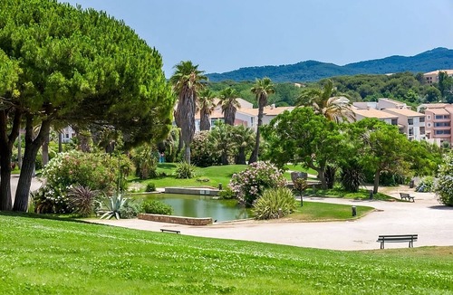 Six-Fours-les-Plages Hotel | Stay Near Sanary Harbor & Six-Fours Coastal Walks