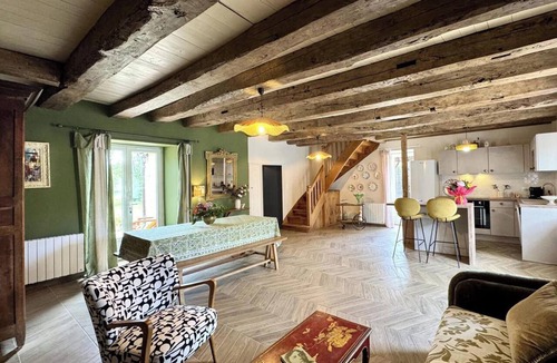 Blis-et-Born Cottage | Stone house with parking - 4 guests