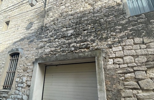 Pernes-les-Fontaines House | Stone village house in the heart of the historic center.