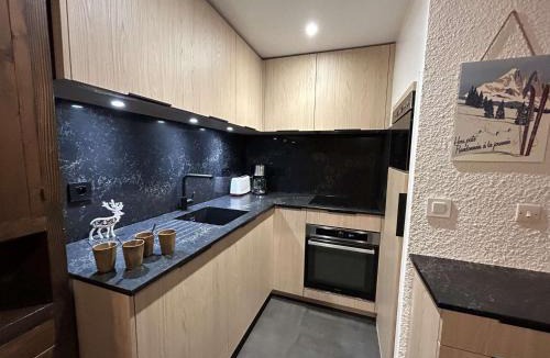 Meribel Apartment | Studio à Méribel, proche pistes et commerces, balcon - FR-1-180-553