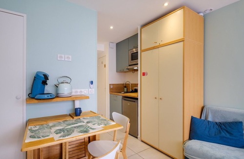 Villeneuve Loubet Beach Apartment | Studio Apartment '2 Lits' with Wi-Fi and Air Conditioning