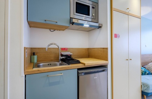 Villeneuve Loubet Beach Apartment | Studio Apartment '2 Lits' with Wi-Fi and Air Conditioning