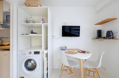 Villeneuve Loubet Beach Apartment | Studio Apartment 'Ensoleillé - Marina Baie' with Wi-Fi and Air Conditioning