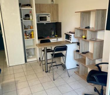 Saint-Pierre Apartment | Studio au centre-ville 2