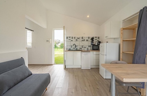 Cozes Apartment | Studio 'Au Petit Chez Nous' with Private Terrace, Private Garden and Wi-Fi