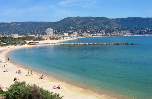 Le Lavandou Apartment | Studio calme avec coin nuit, terrasse et parking - Proche plage et commerces - FR-1-251-420