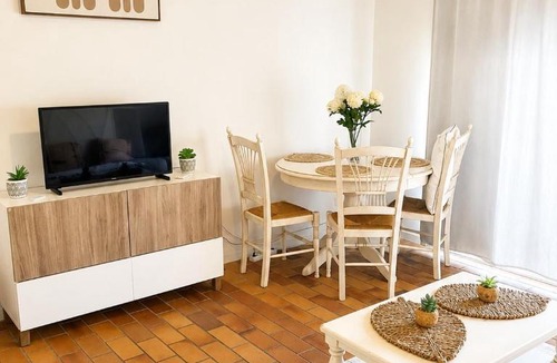 Le Brusc Apartment | Studio chaleureux à 3 min du port du Brusc