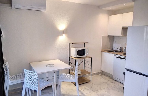 Juan-les-Pins Apartment | Studio-City-604-Wet room-Garden view