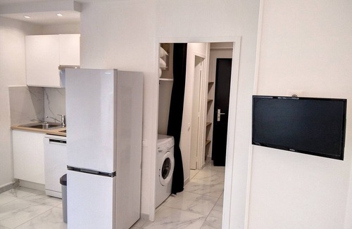 Juan-les-Pins Apartment | Studio-City-604-Wet room-Garden view