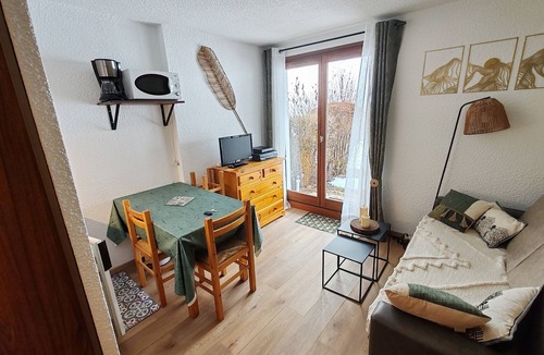 Bernex Apartment | Studio "Cœur des Neiges" with Mountain View and Shared Terrace