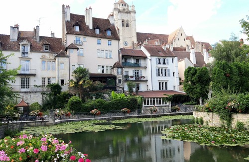 Lons-le-Saunier Apartment | Studio cosy au centre de Lons | Wifi