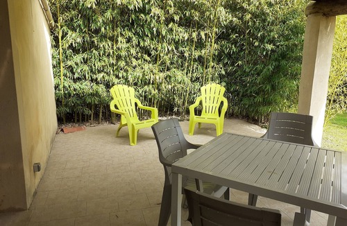 Eyragues Apartment | Studio fruits rouges in Eyragues in the countryside for 2 people