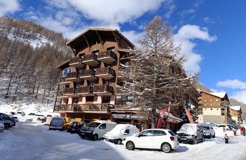 Allos Apartment | Studio 'Val d'Allos Mercantour' with Mountain View, Balcony and Wi-Fi