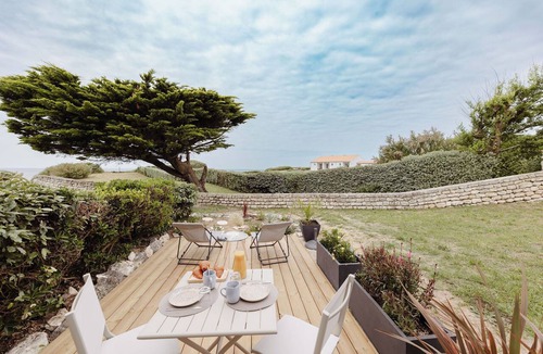 La Cotiniere Apartment | Studio with sea view, direct access to the beach