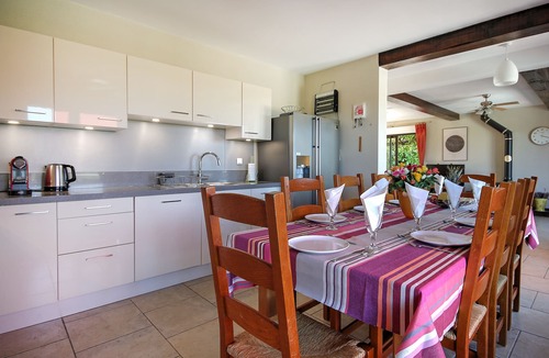 La Dornac Villa | Stunning Luxury Dordogne Villa with Heated Pool, Jacuzzi, WiFi, Sleeps 8