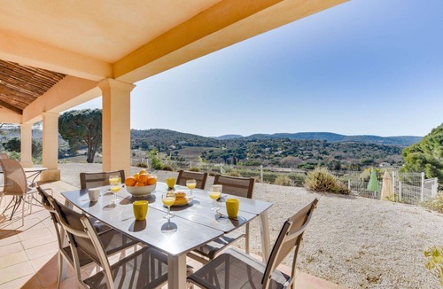 La Croix-Valmer Villa | Stunning private villa for 6 people with WIFI, A/C, private pool, TV, terrace and pets allowed