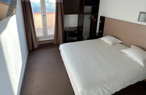 Sud Hotel | Stylish Double Room | 1.1 mi to Ornate Tapestry Museum for Guided Cultural Tours