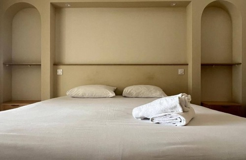 Sanary-sur-Mer Hotel | Stylish Triple Room Close to Coastal Dining and Local Shops